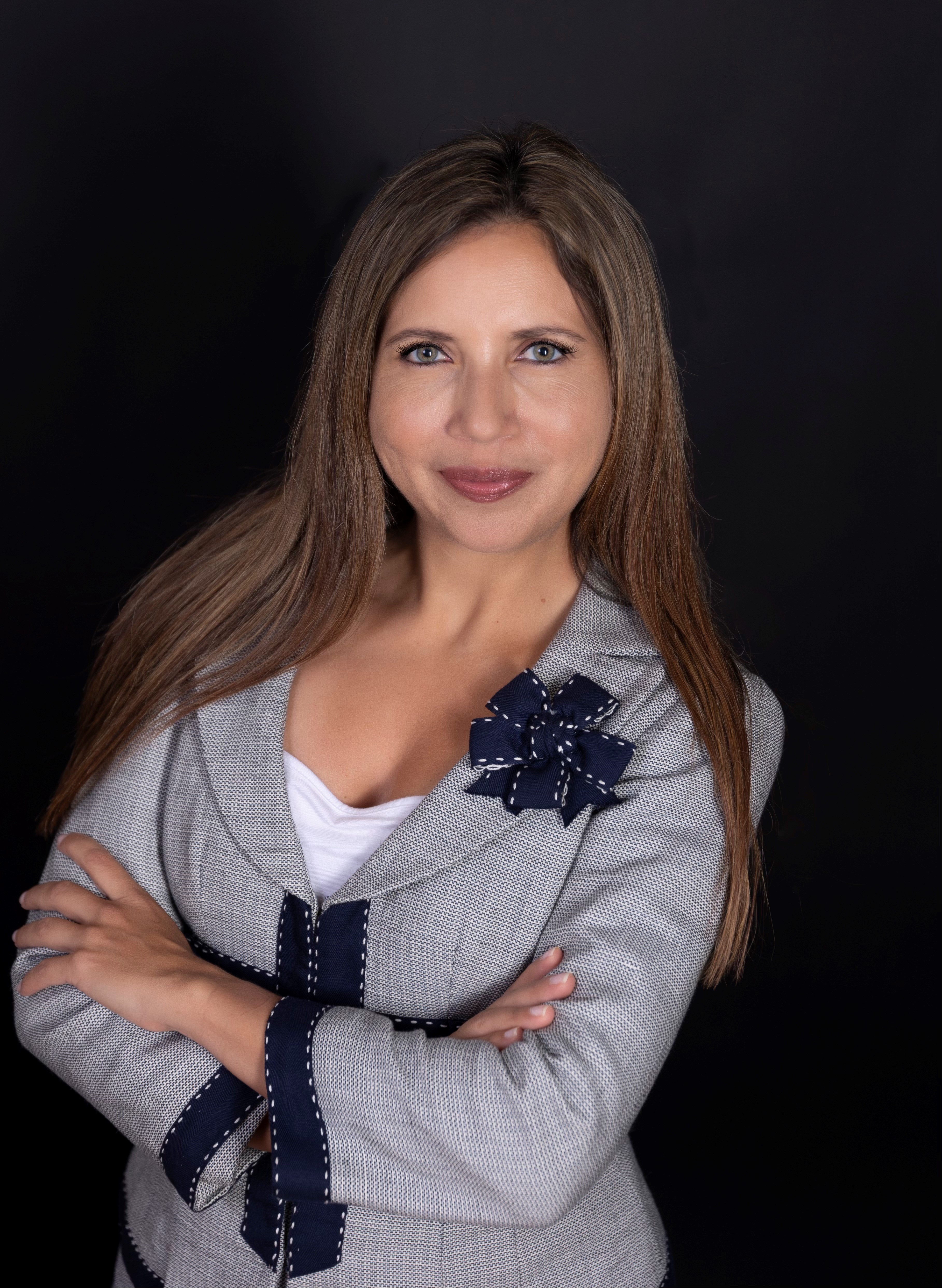 Headshot 2023 – Linked-In